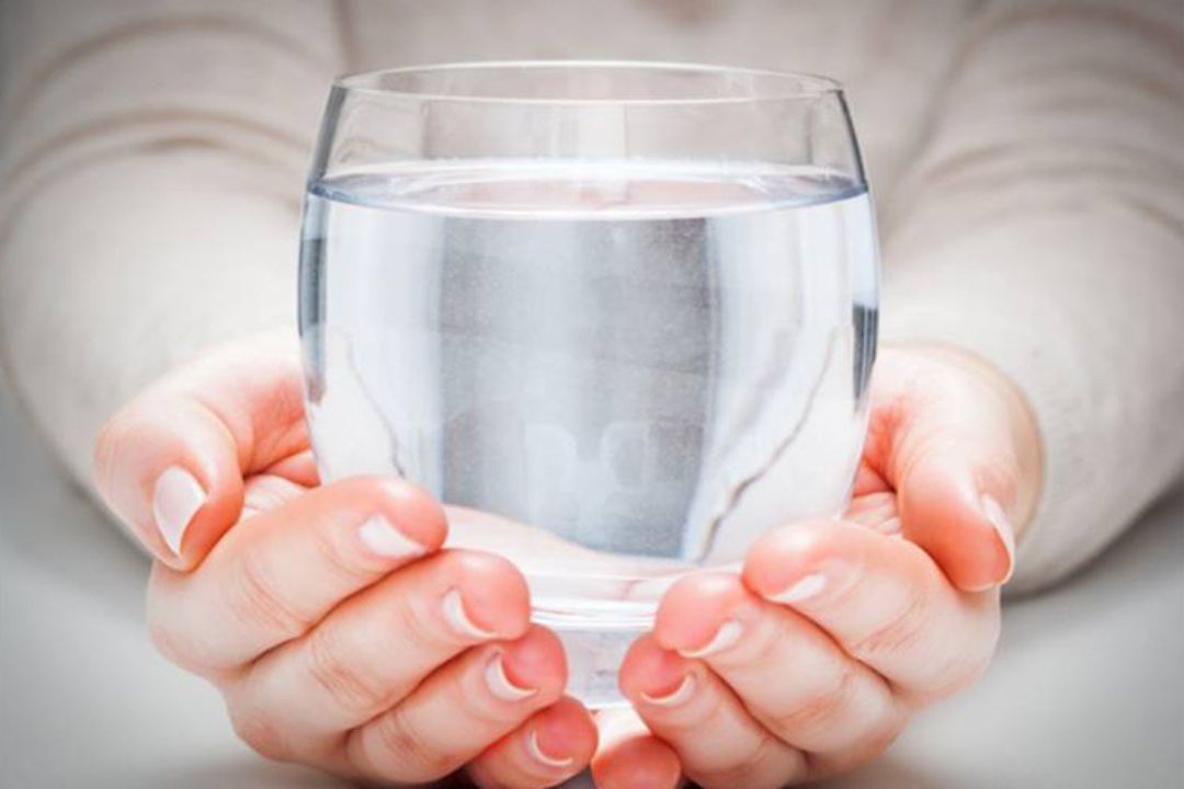 Nước lọc ấm bảo vệ cơ thể tốt hơn so với nước lạnh